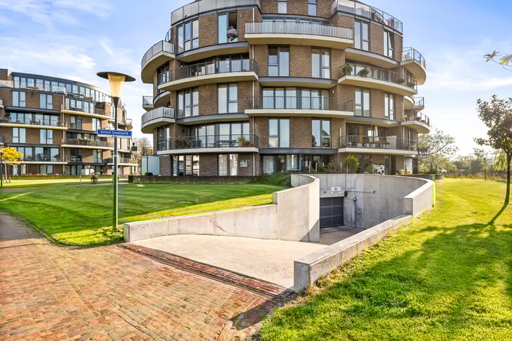 Foto 35 van Antoni Gaudipark 62