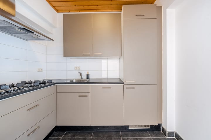 Photo 15 of Johannes Heerstraat 13