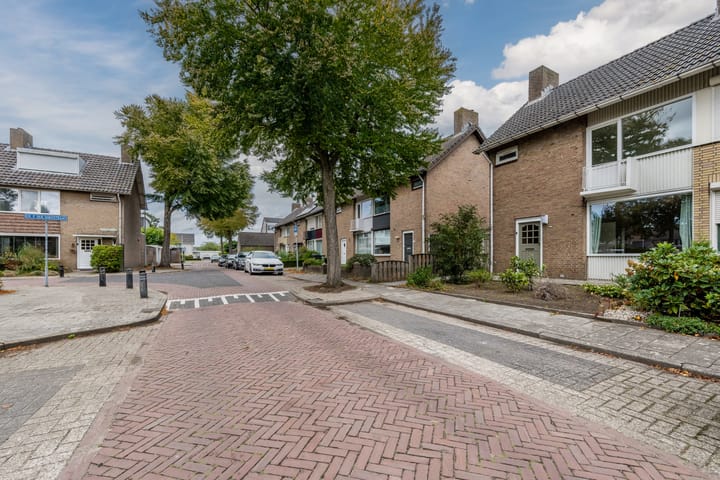 Photo 38 of Johannes Heerstraat 13