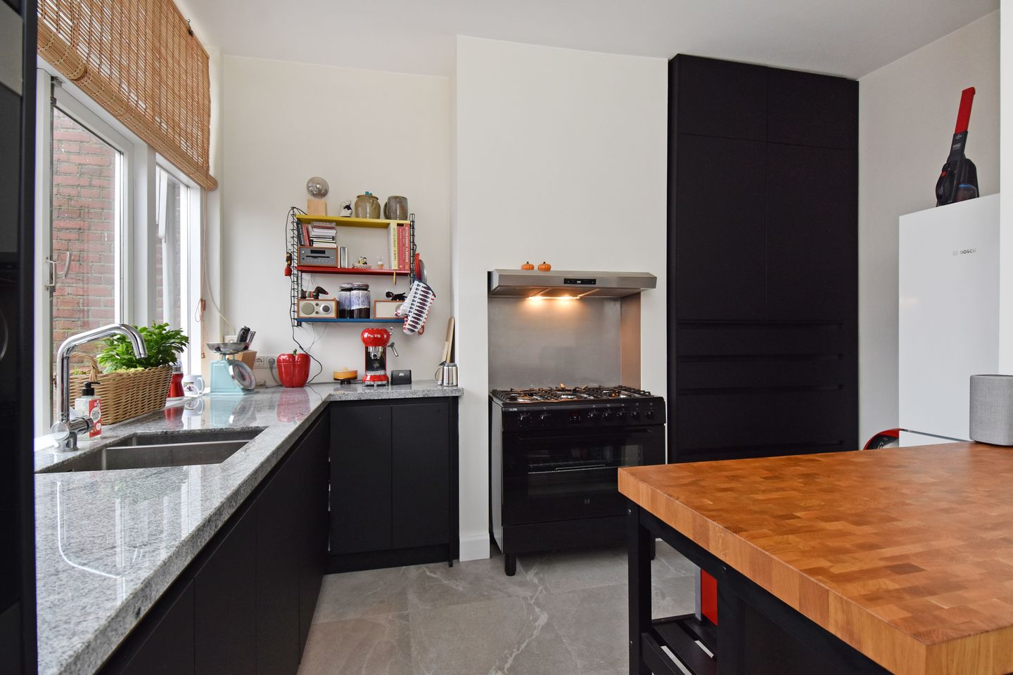 Photo 10 of Van Aerssenstraat 79