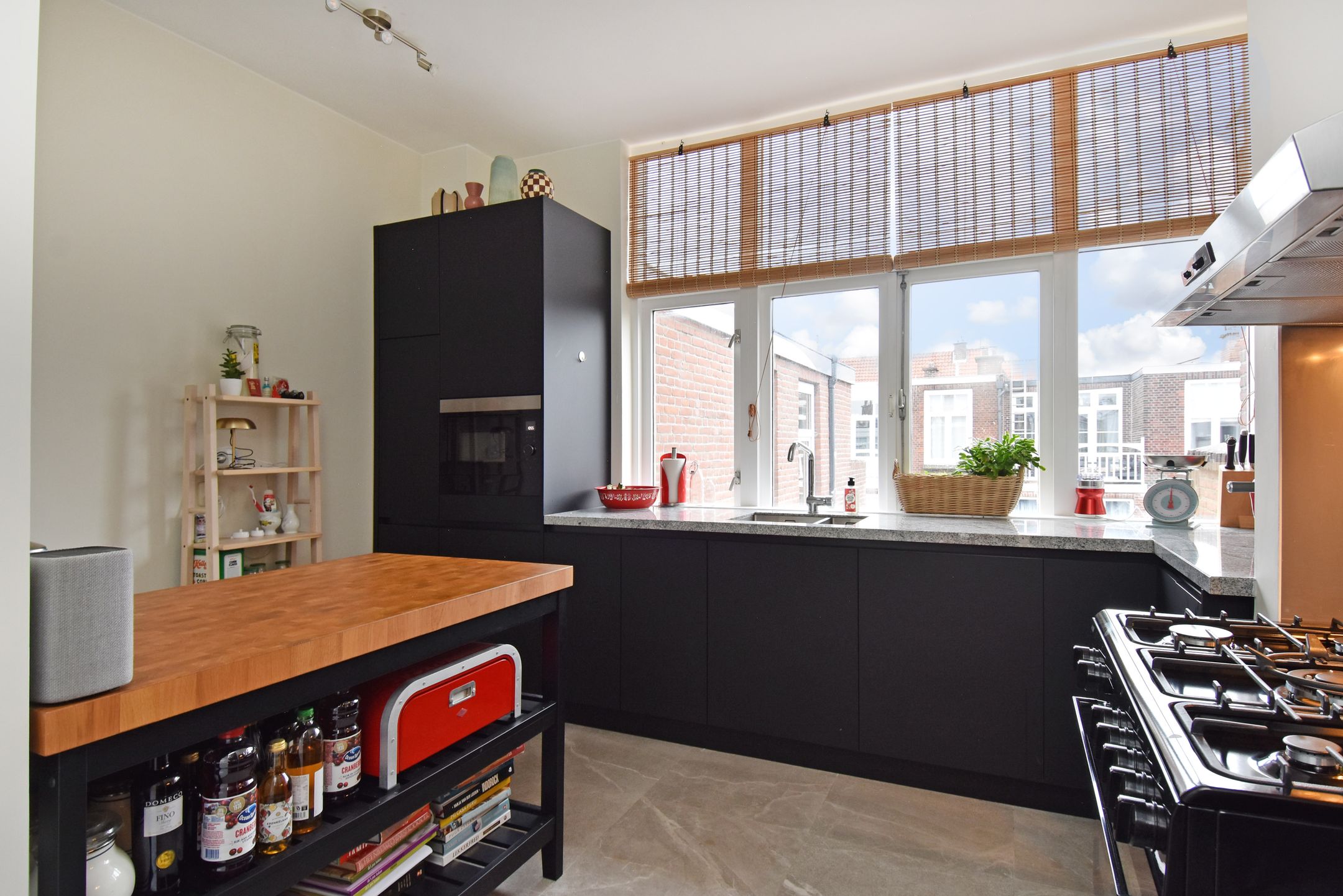 Photo 12 of Van Aerssenstraat 79