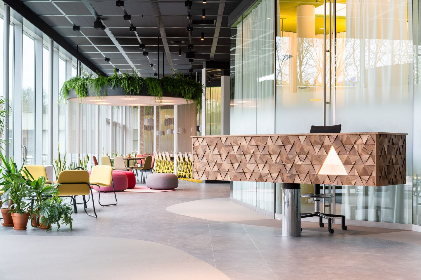 View photo 2 of Dr. Hub van Doorneweg 195