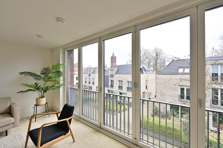 Photo 3 of Burgemeester de Bordesstraat 56