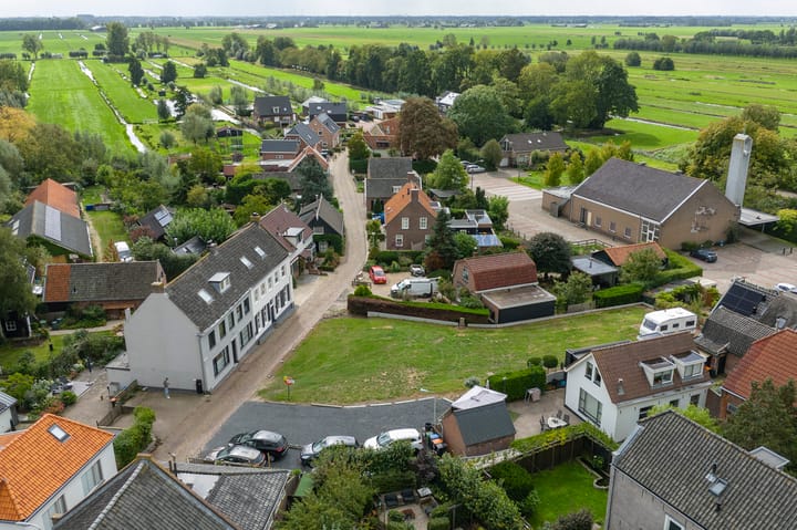 Photo 9 of Waal - Bouwkavel Twee-onder-één kapwoning