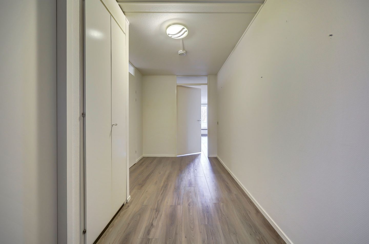 Foto 10 van Willy Brandtplein 254