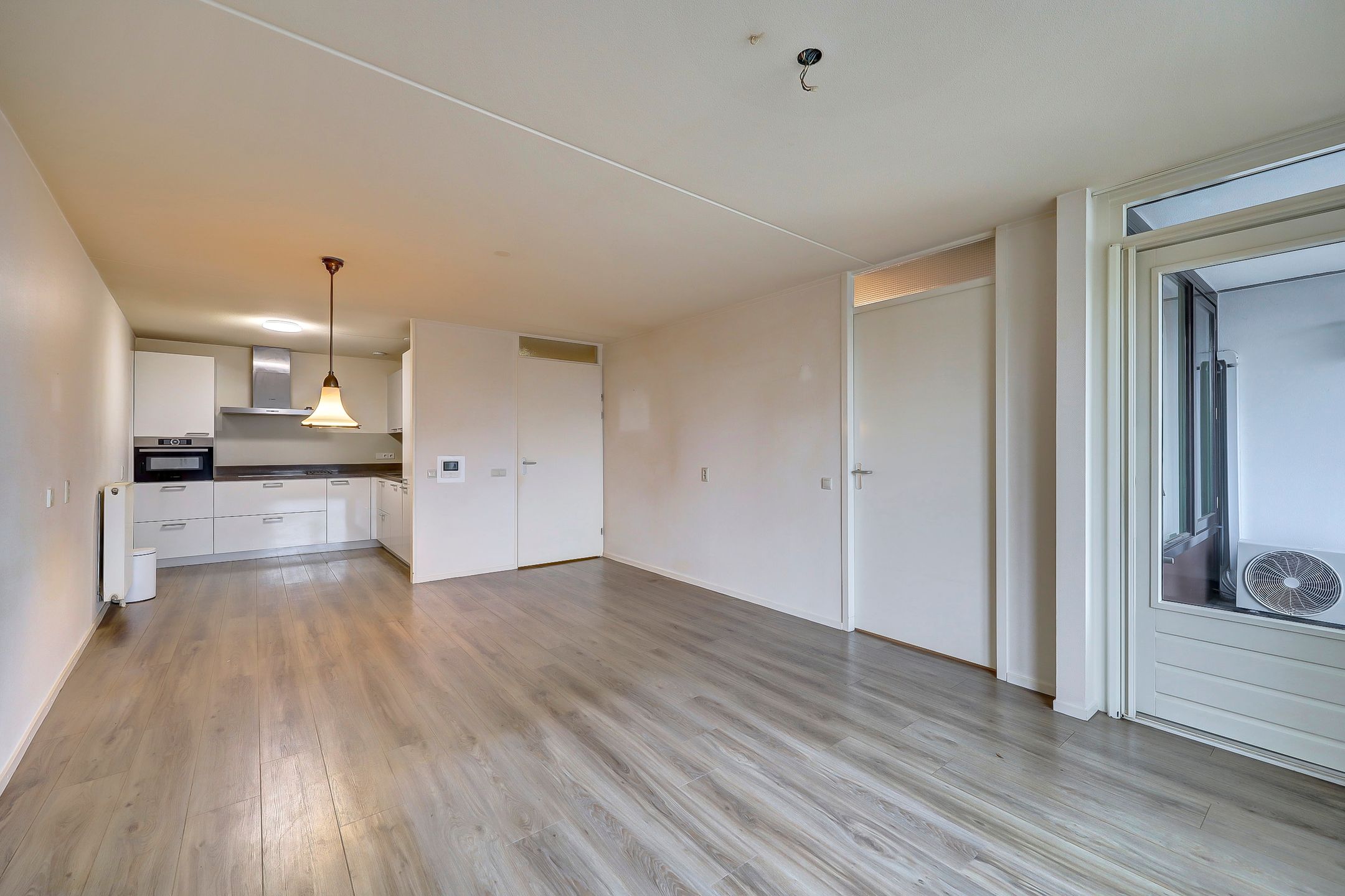 Foto 12 van Willy Brandtplein 254