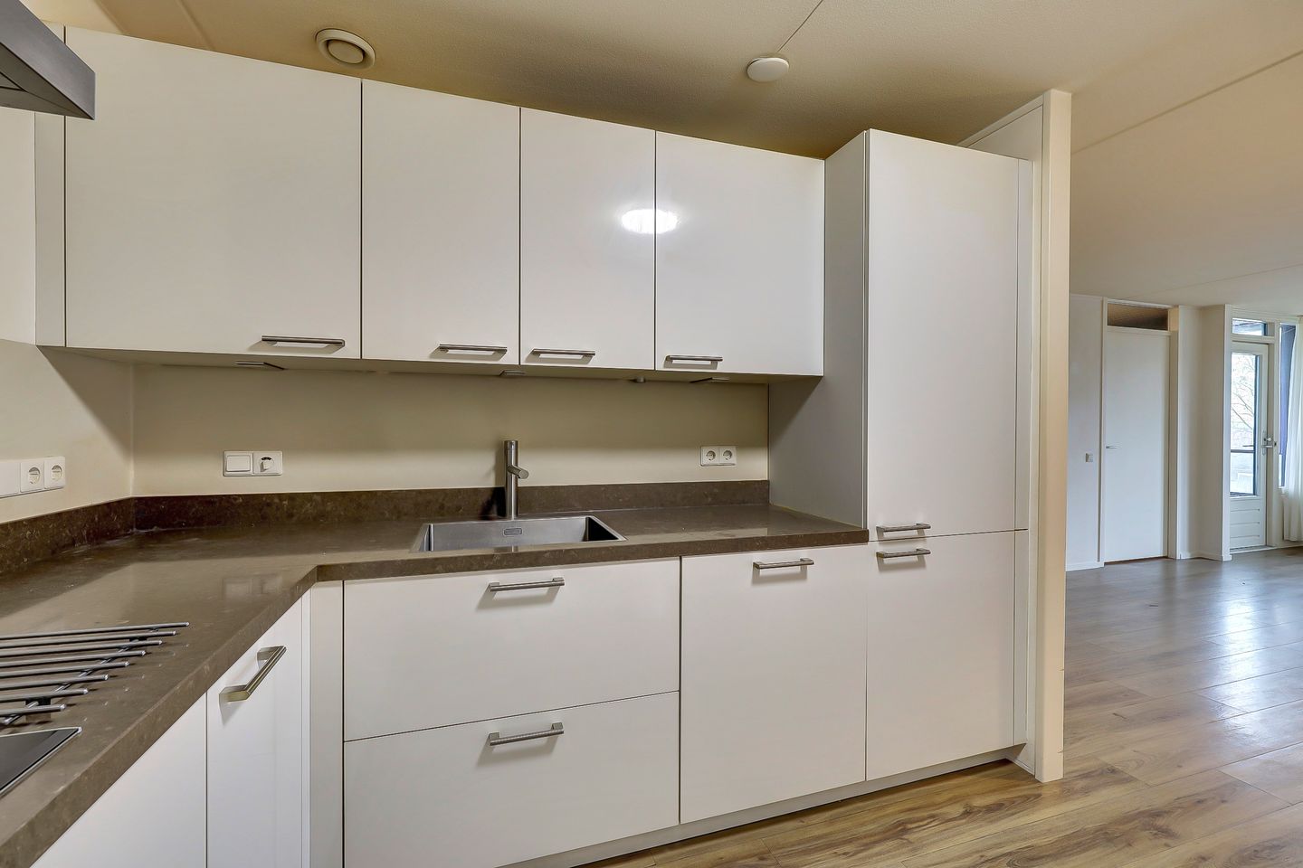 Foto 14 van Willy Brandtplein 254