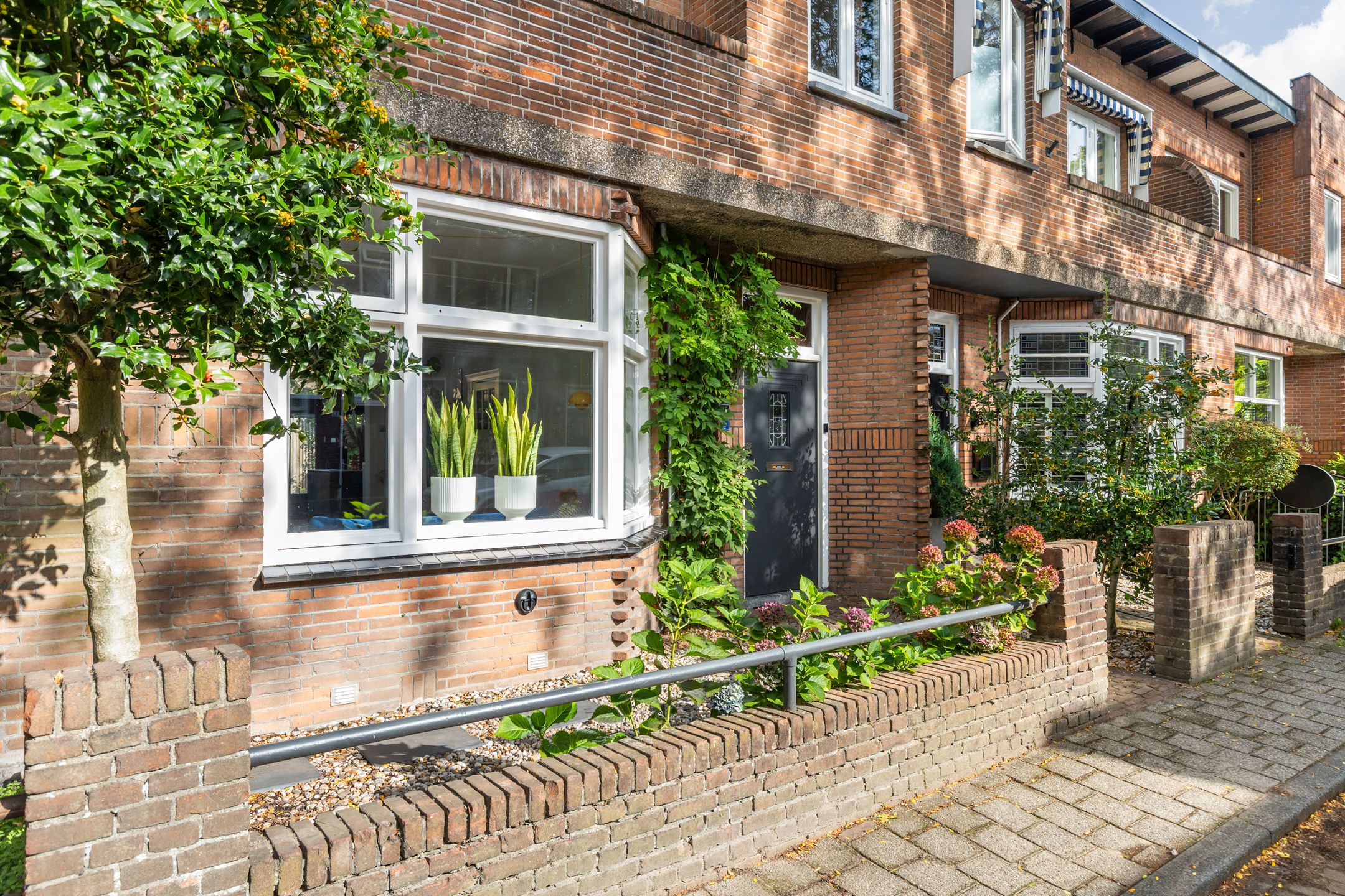 Photo 9 of van Duijvenvoordestraat 21