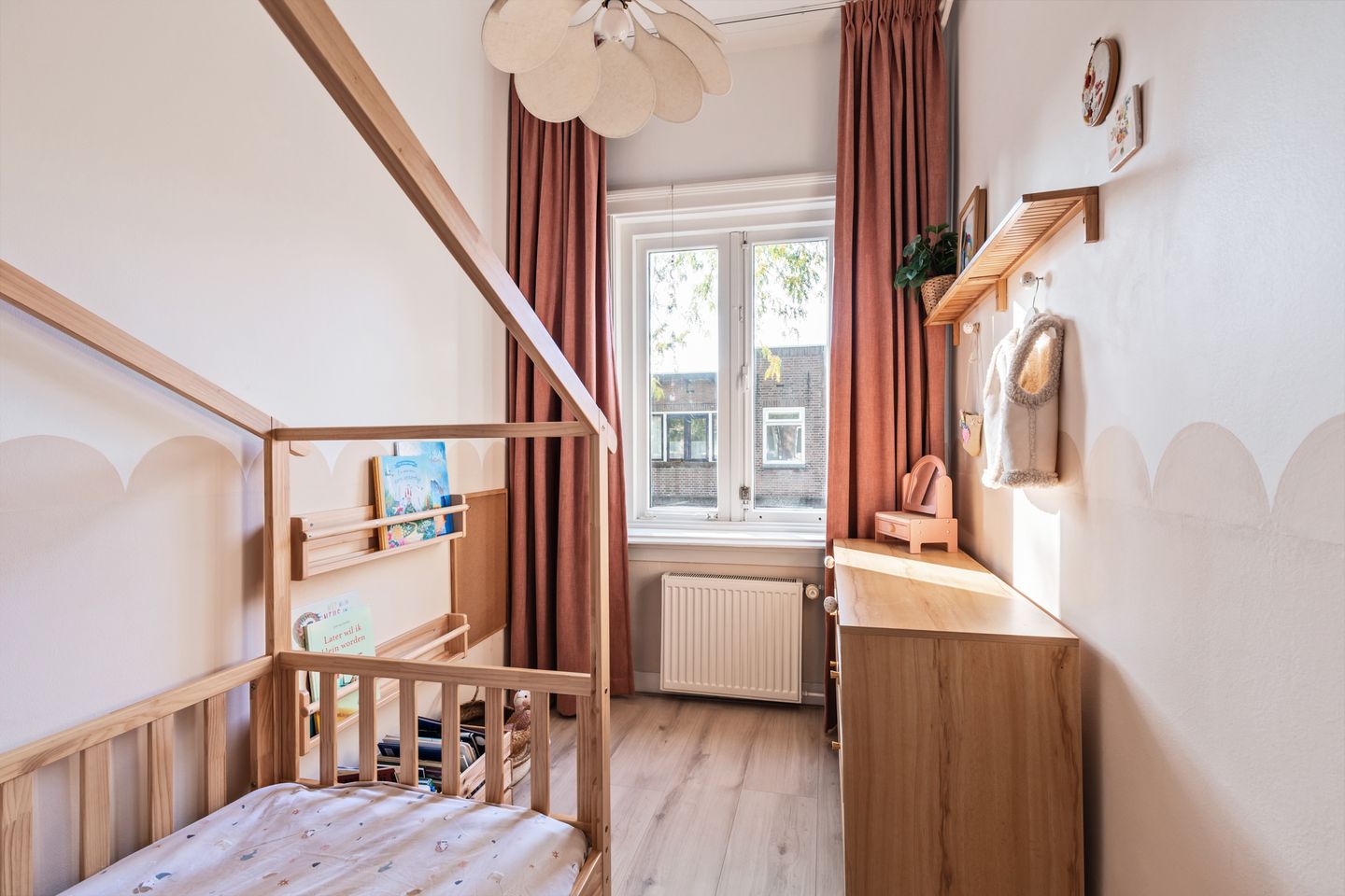 Photo 40 of van Duijvenvoordestraat 21