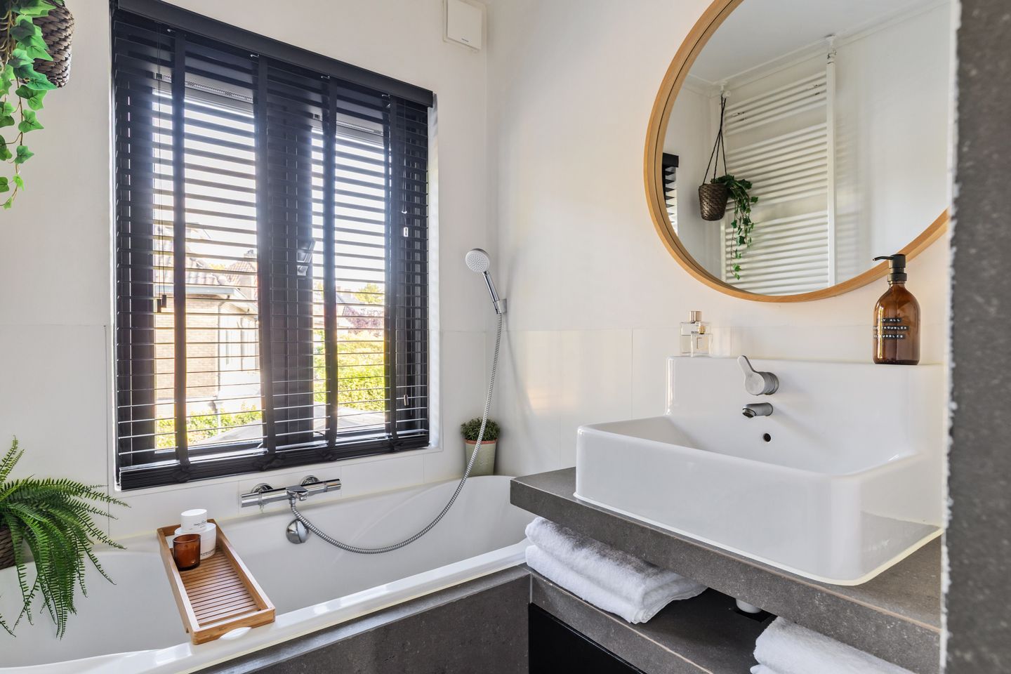 Photo 55 of van Duijvenvoordestraat 21