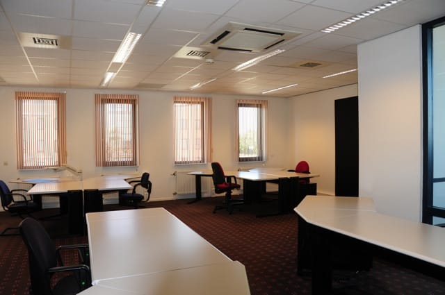 Bekijk foto 3 van Stationsplein 8