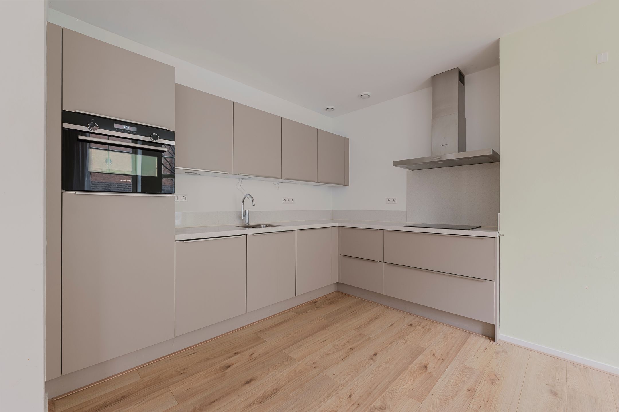 Photo 6 of Oostzaanstraat 127