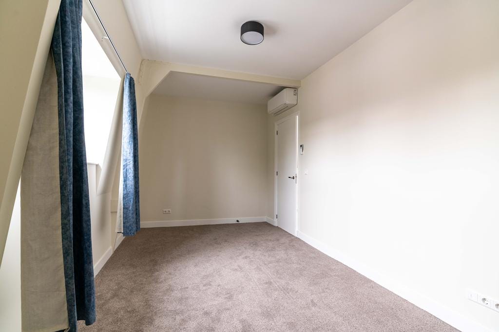 Photo 36 of Jacob van der Doesstraat 2-C