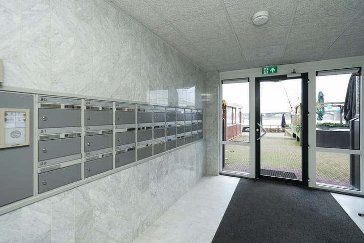 Photo 7 of Waalkade 35