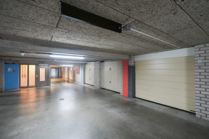 Photo 39 of Waalkade 35