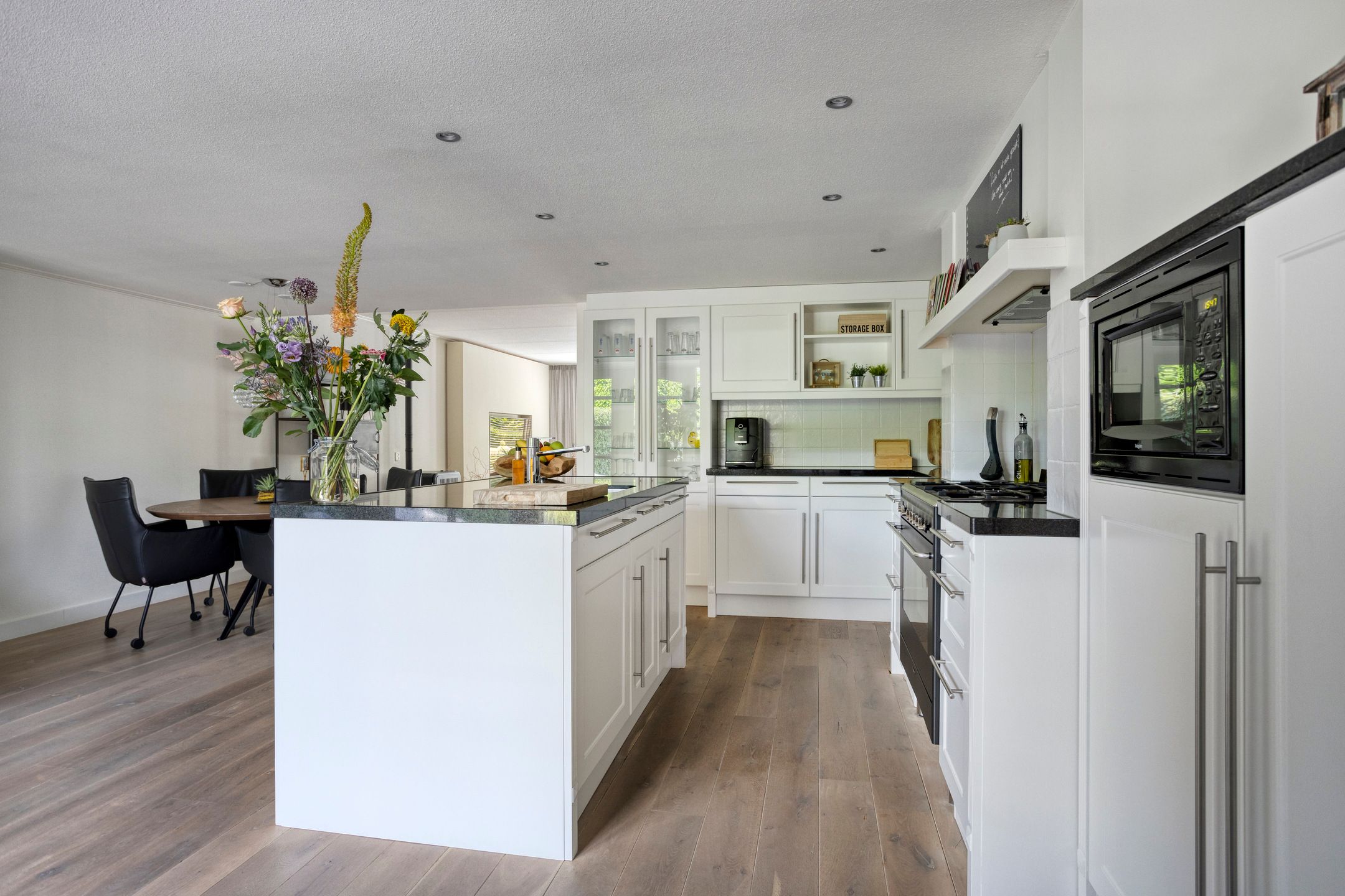 Foto 15 van Hazelaarweg 1