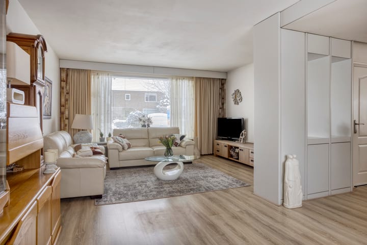 Photo 2 of Deken van Baarstraat 31