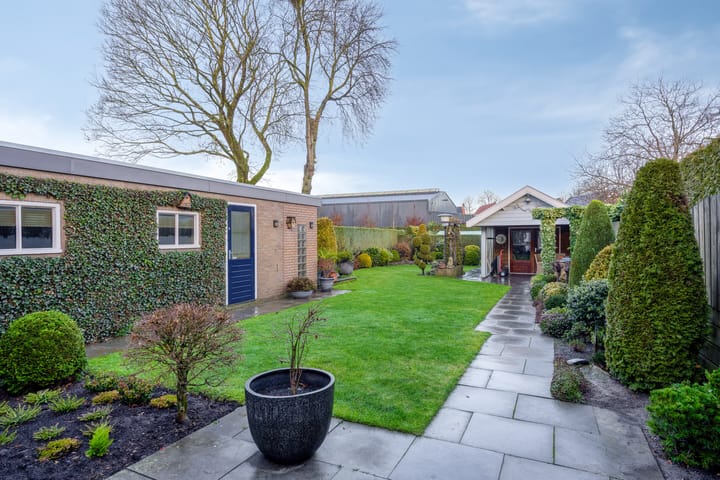 Photo 4 of Deken van Baarstraat 31