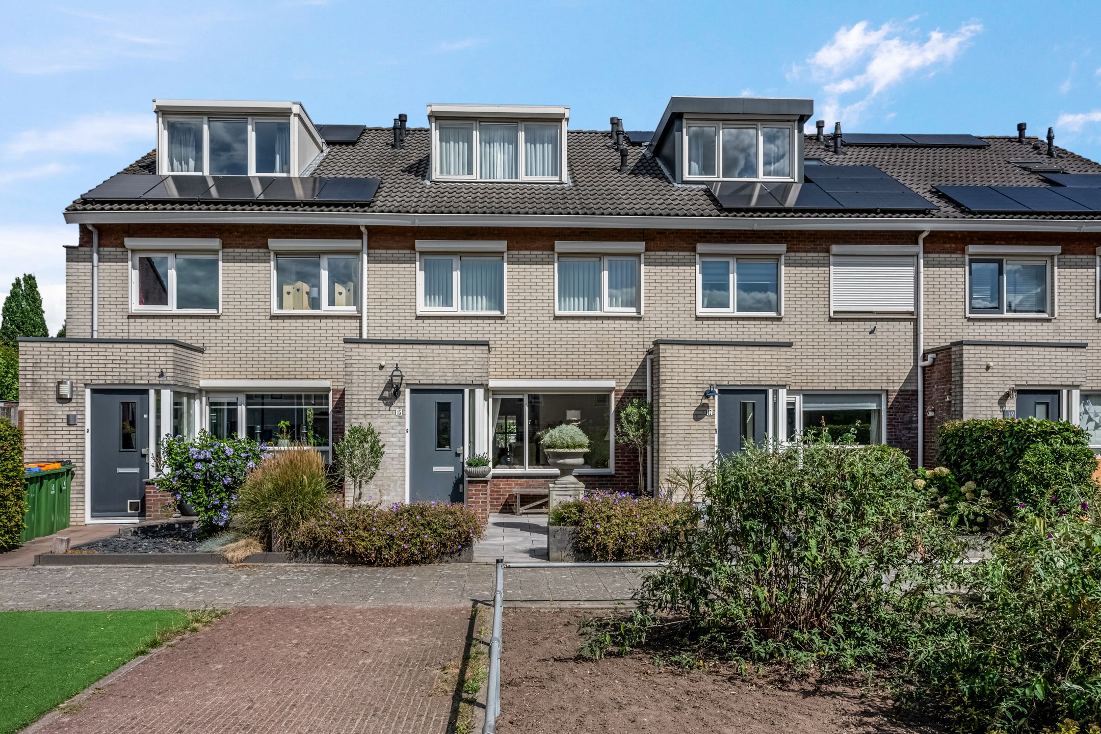 Buying a house in The Netherlands., Koraalzwam 15