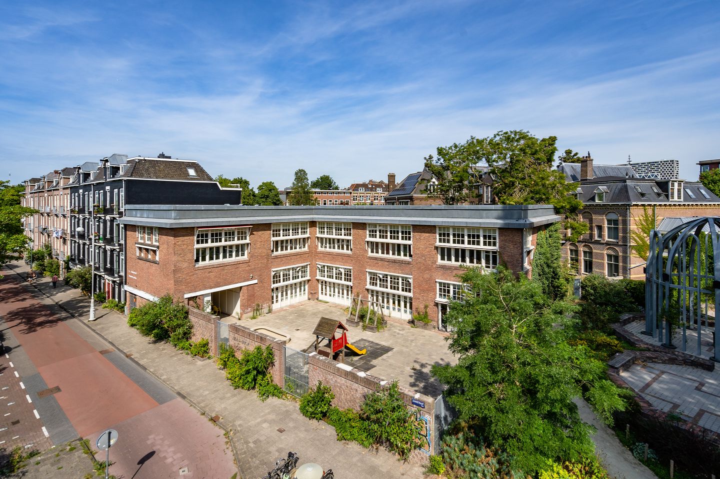 View photo 1 of Zaanstraat 1