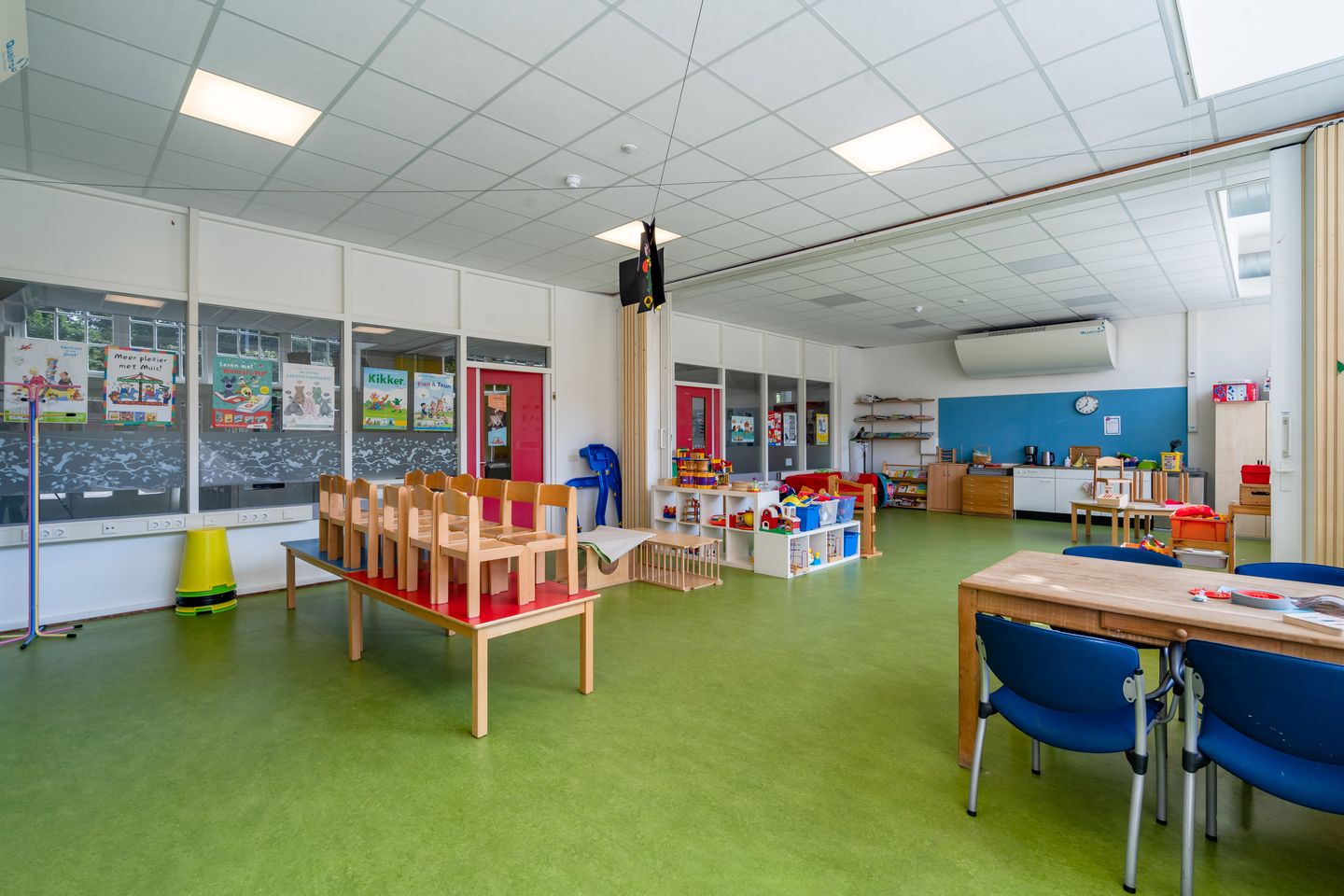 View photo 4 of Zaanstraat 1