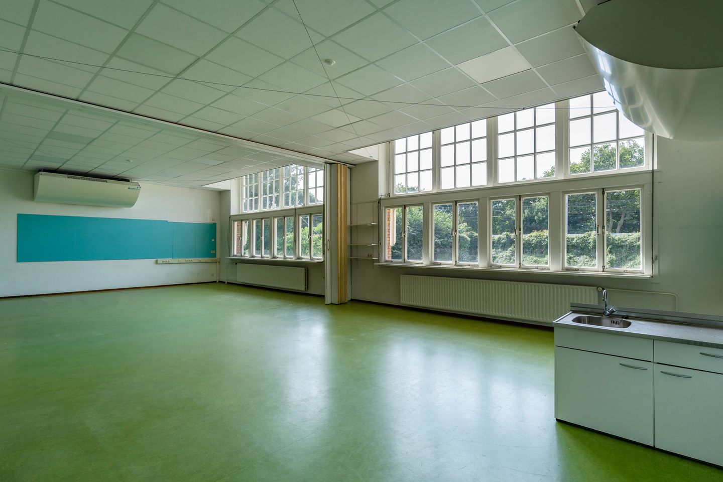 View photo 3 of Zaanstraat 1