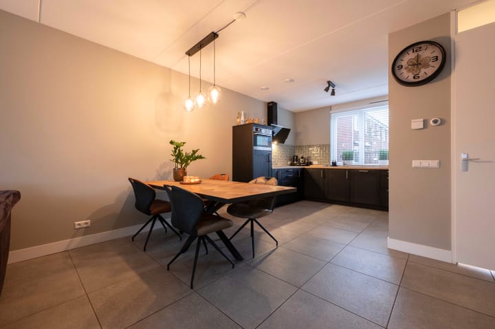 Foto 16 van A M de Jongstraat 52