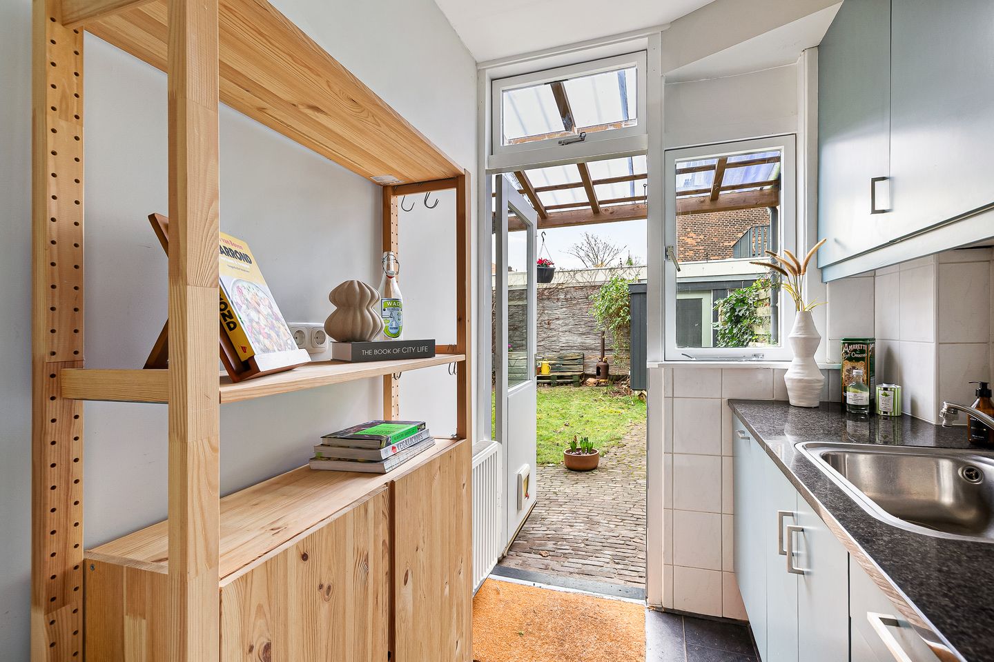 Photo 10 of Swammerdamstraat 9