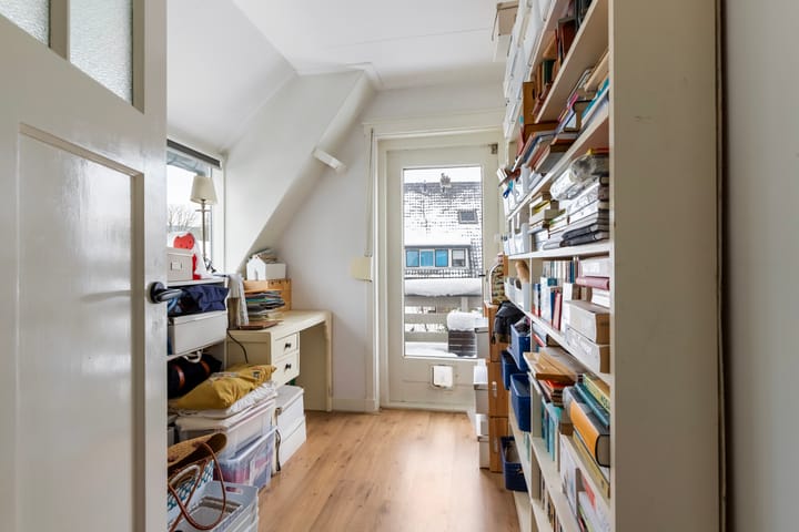 Photo 42 of Jachtlaan 215