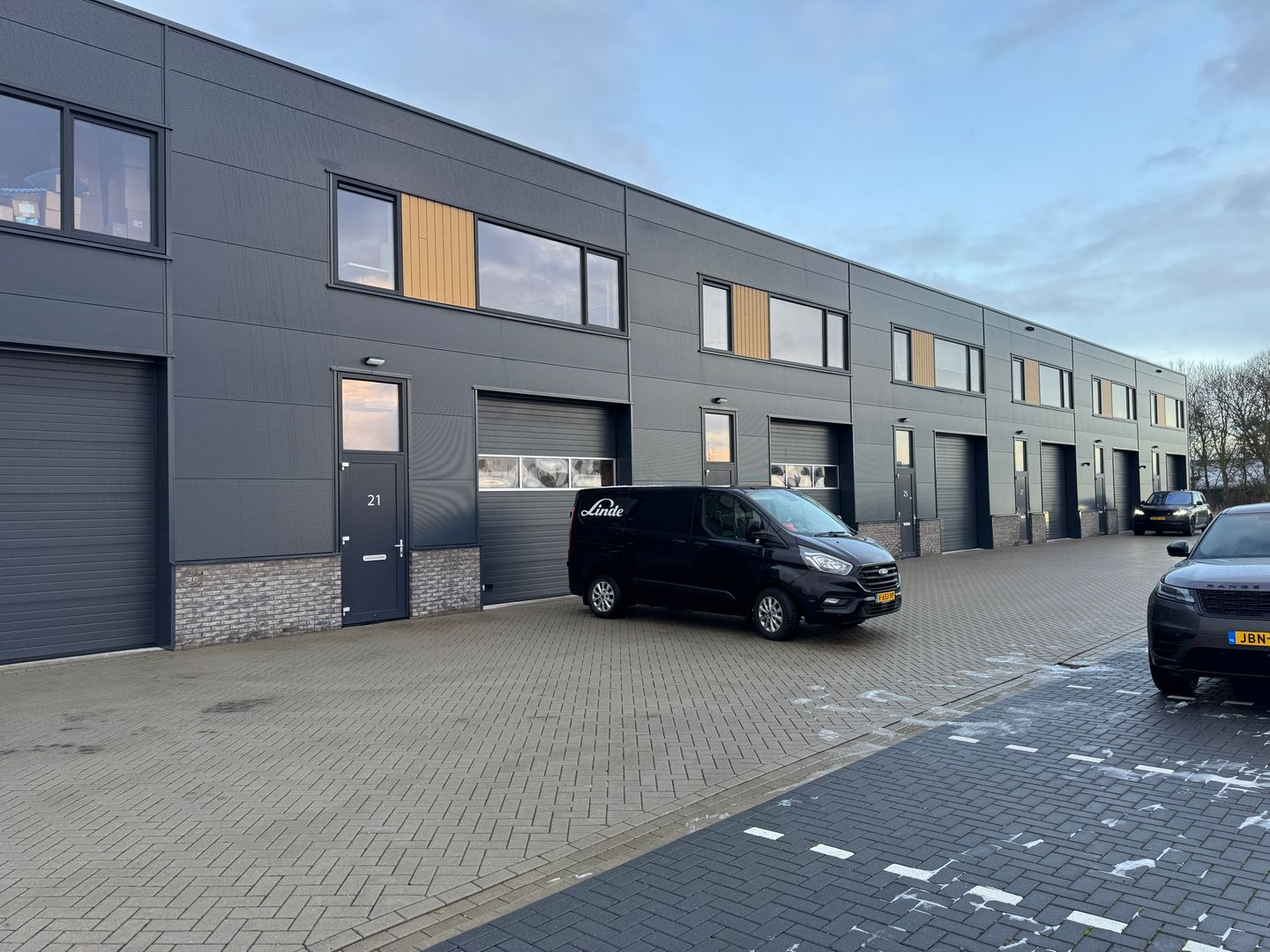 View photo 2 of Lorrie 31