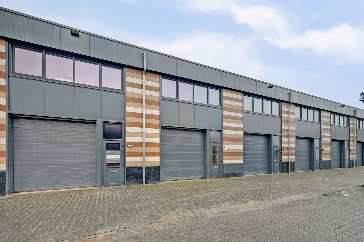 View photo 2 of Marconiweg 18-e0004