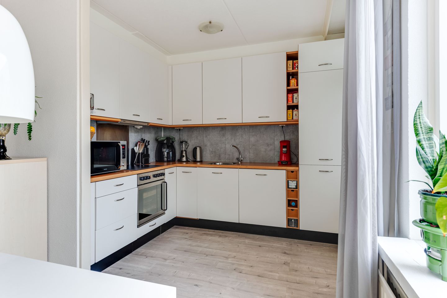 Photo 4 of Burg. Warnerslaan 17