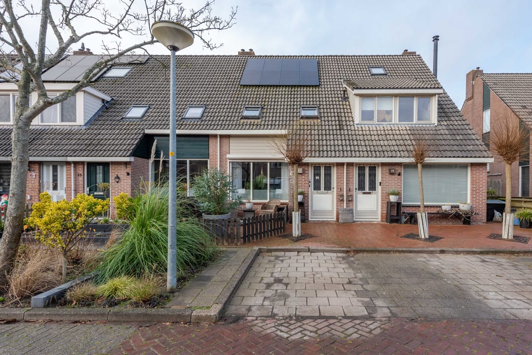 Photo 2 of Burg. Warnerslaan 17