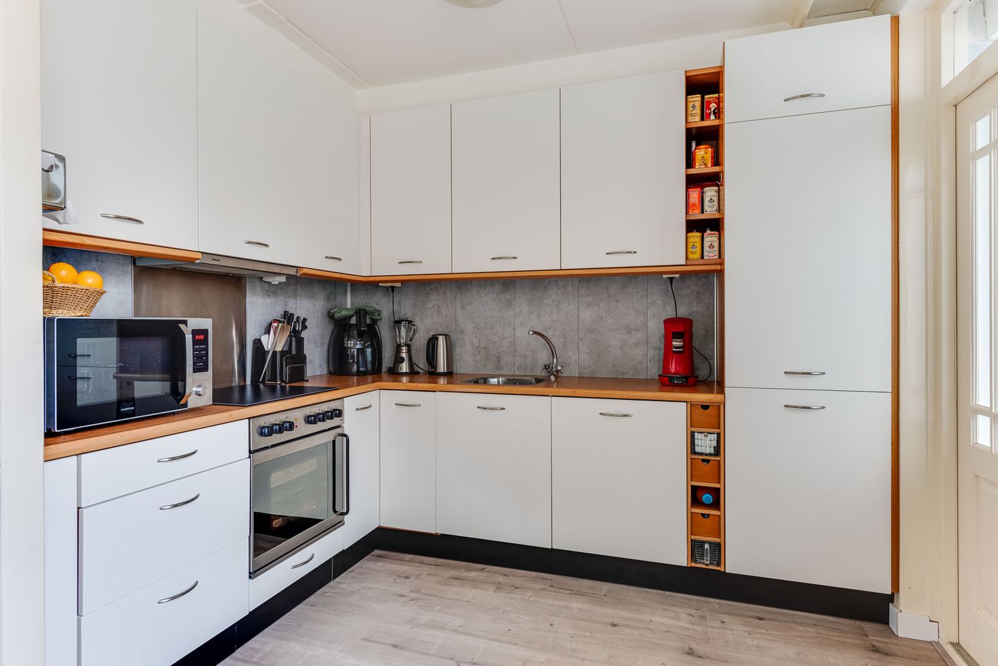 Photo 14 of Burg. Warnerslaan 17