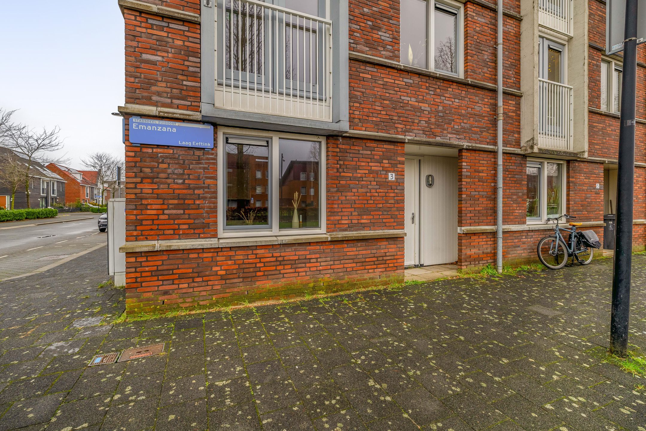 Photo 33 of Emanzana 3