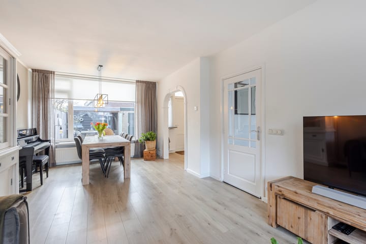 Foto 9 van van Brederodestraat 79