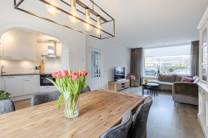 Foto 11 van van Brederodestraat 79