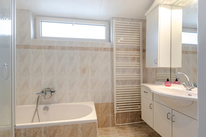 Foto 26 van van Brederodestraat 79