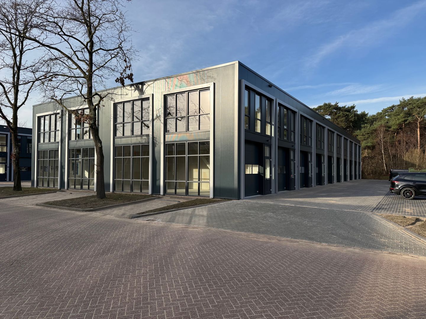 View photo 2 of Jellinghausstraat 2-31