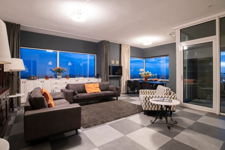 Photo 2 of Van der Hoevenplein 134