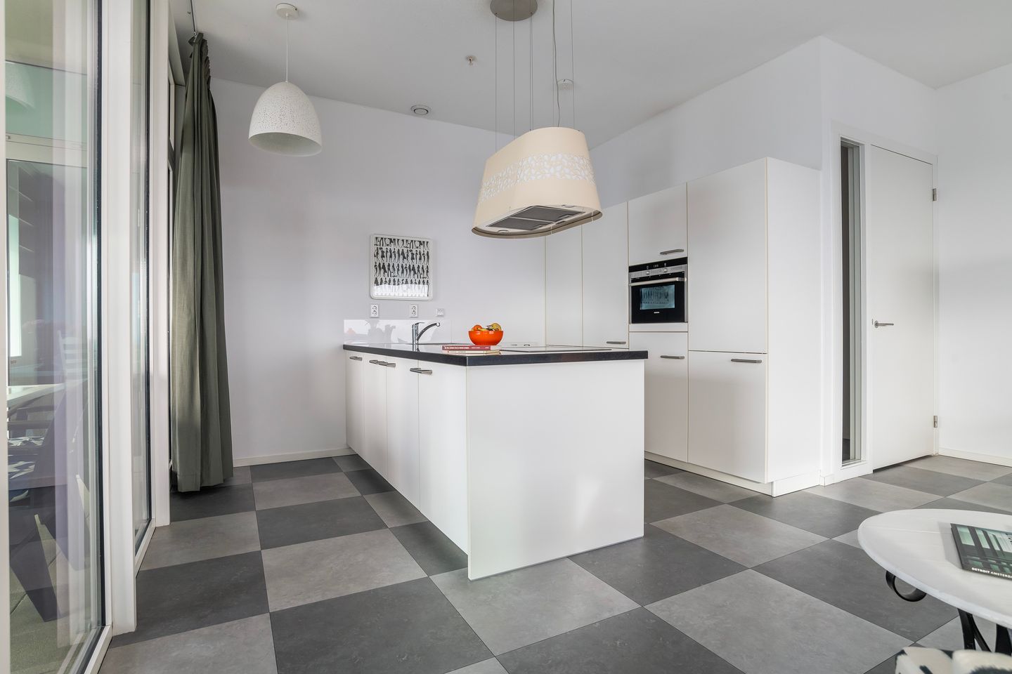 Foto 10 van Van der Hoevenplein 134