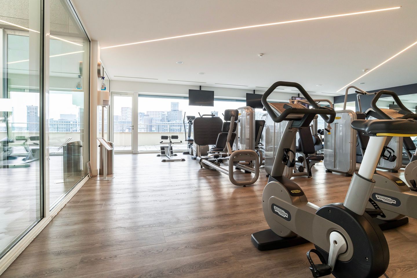 Foto 25 van Van der Hoevenplein 134