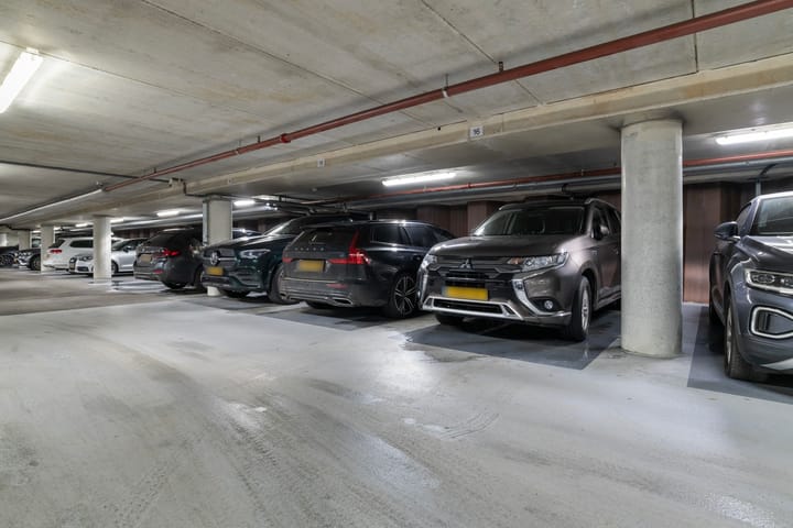 Photo 28 of Van der Hoevenplein 134