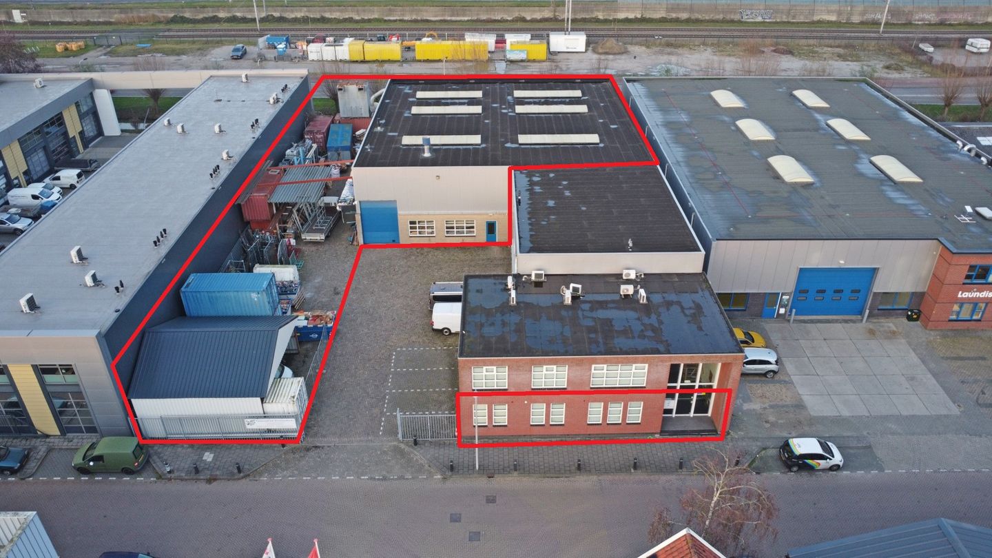 Bekijk foto 1 van Lelystraat 17