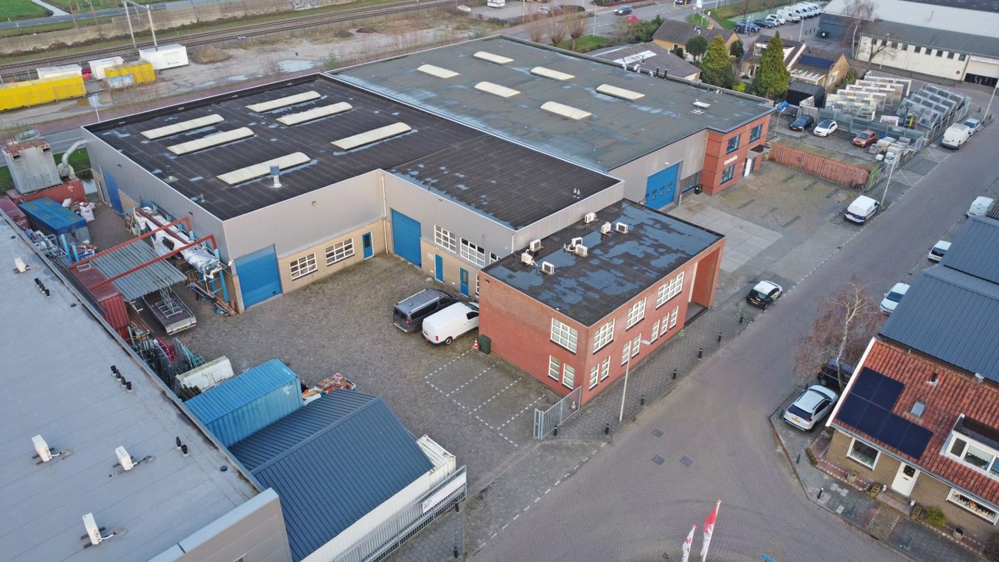 Bekijk foto 2 van Lelystraat 17