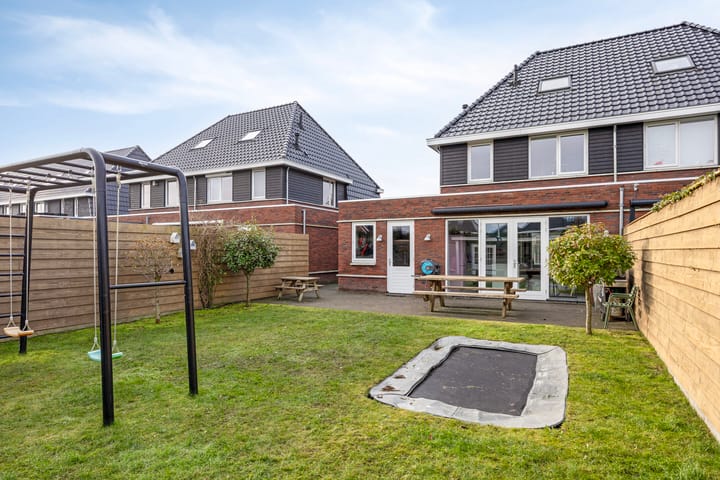 Photo 39 of Botter 25