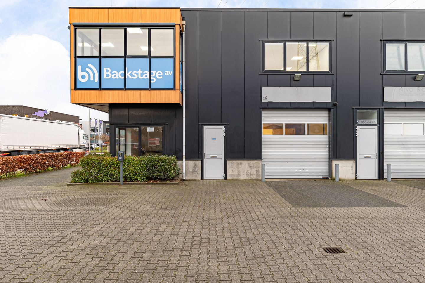 View photo 2 of Baileystraat 4-Z