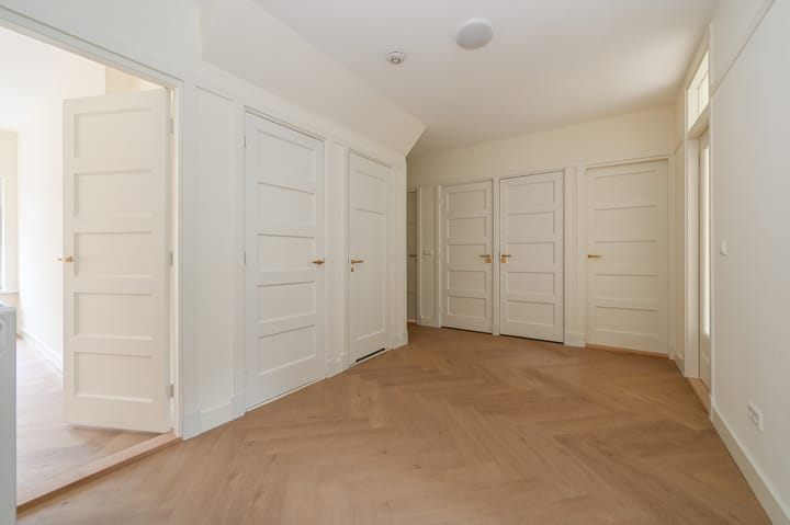 Photo 4 of Van Neckstraat 102