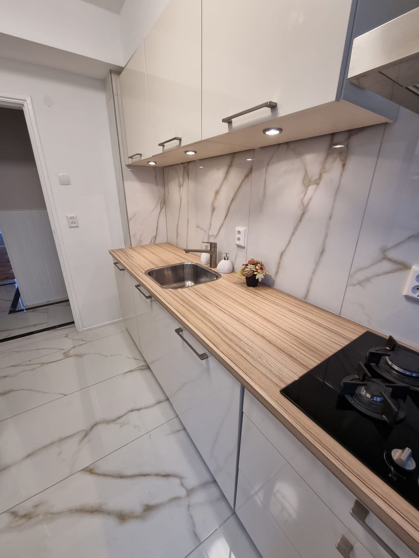 Photo 29 of Teding van Berkhoutstraat 23-II