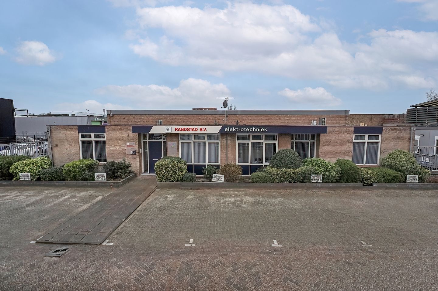 Bekijk foto 1 van Weversbaan 15